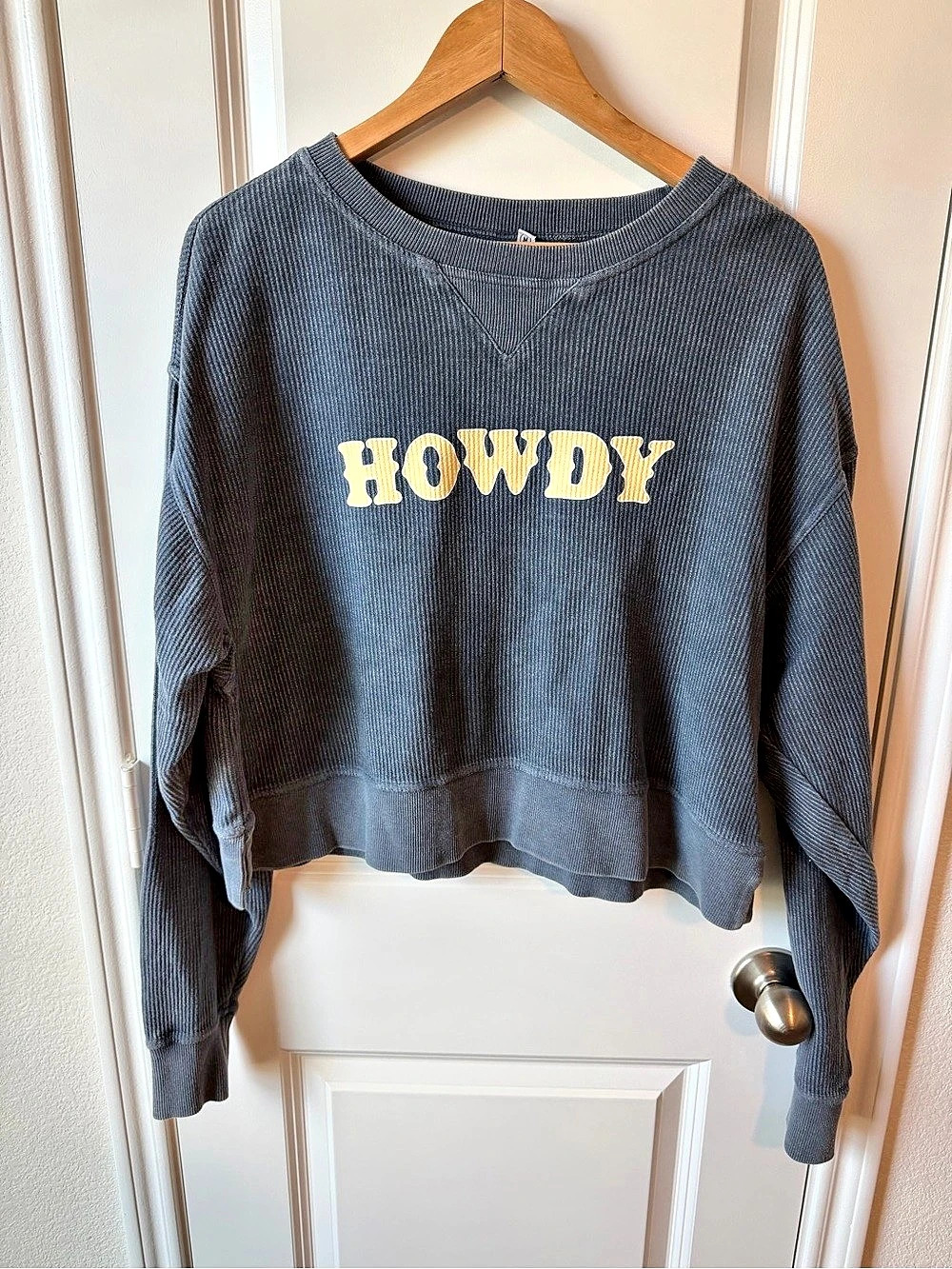 Chicka-d “Howdy” Cropped Ribbed Textured Graphic Sweatshirt in Blue